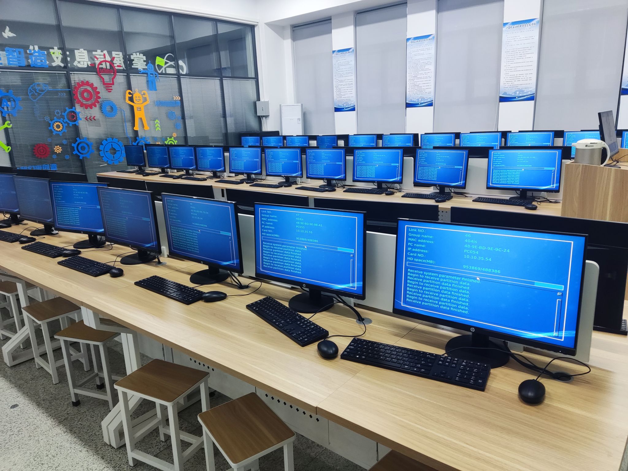 信息技術(shù)服務(wù)中心 新學(xué)期準(zhǔn)備工作圓滿(mǎn)完成，全力迎接師生咨詢(xún)服務(wù)需求